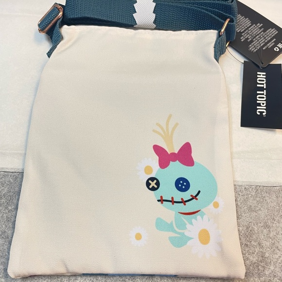 Loungefly Disney Lilo & Stitch Daisies Passport Crossbody Bag 7”x9” - Picture 4 of 10